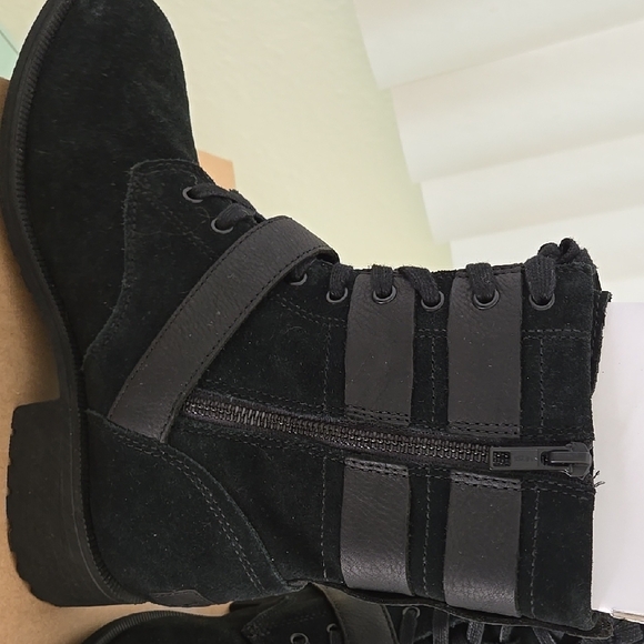 UGG Zia Black Suede Boots Sherpa Lined NWT 7.5 Womens - Picture 5 of 13